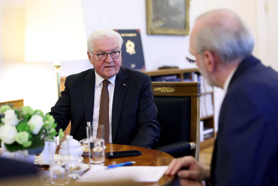 Bundespräsident Steinmeier im Interview mit Berthold Kohler im Amtszimmer von Schloss Bellevue